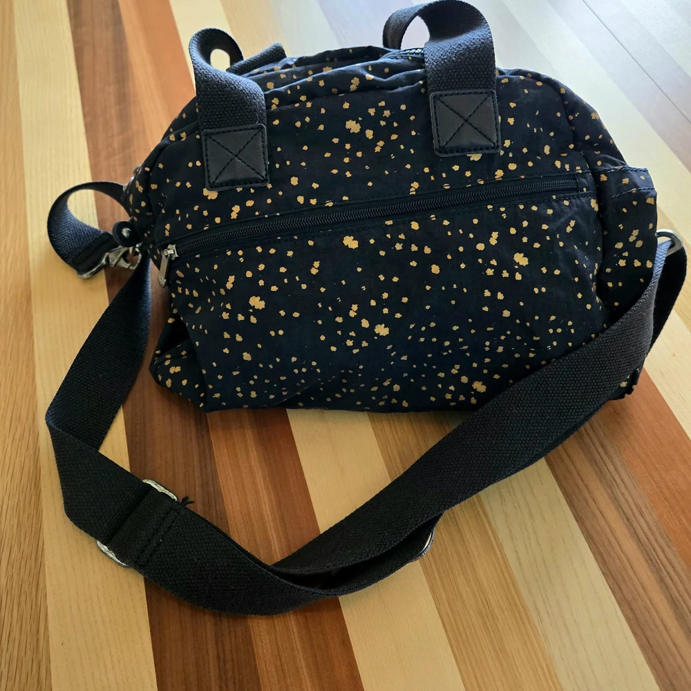 Kipling Stylish Navy and Gold Crossbody Bag - Picture 2 of 4